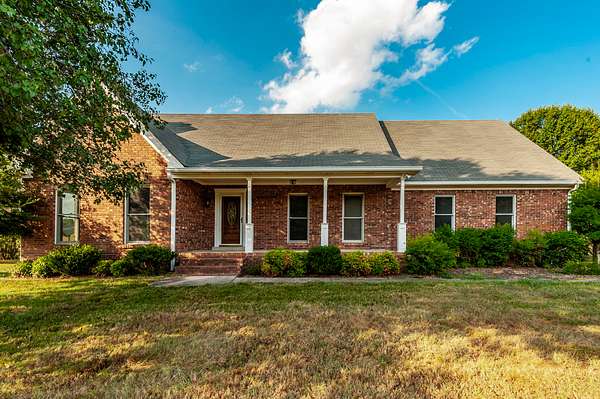 34.3 Acres of Land with Home for Sale in Gallatin, Tennessee