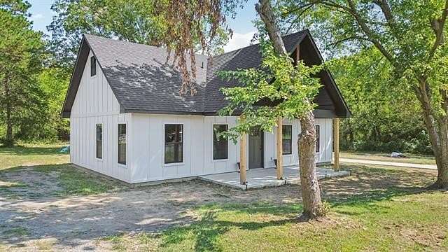 2.5 Acres of Residential Land with Home for Sale in Muskogee, Oklahoma