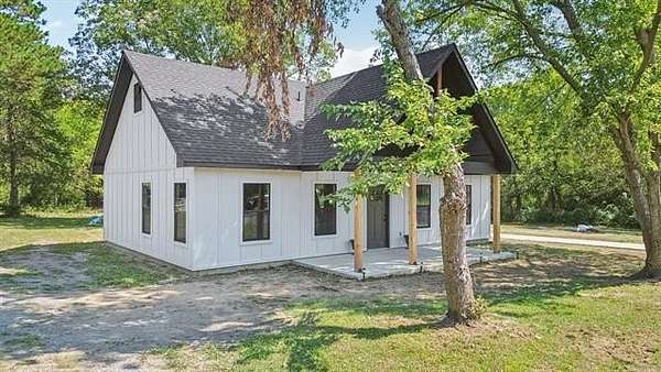 2.5 Acres of Residential Land with Home for Sale in Muskogee, Oklahoma