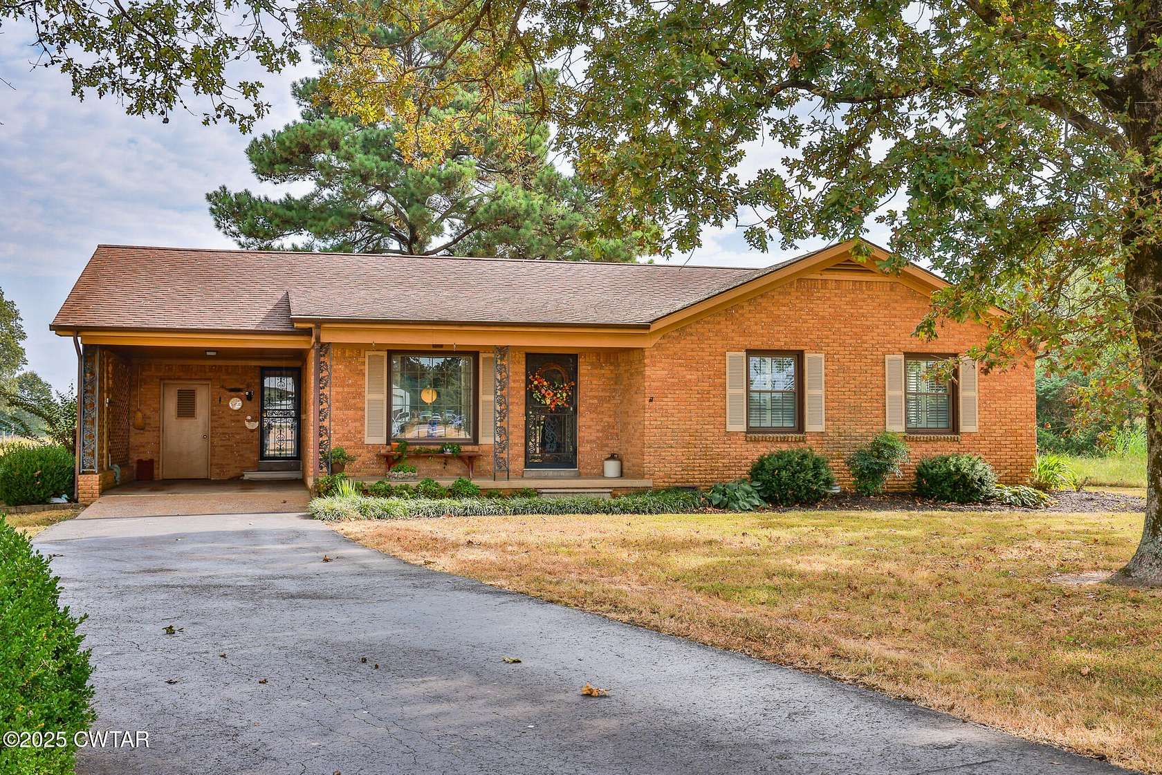 4 Acres of Residential Land with Home for Sale in Dresden, Tennessee