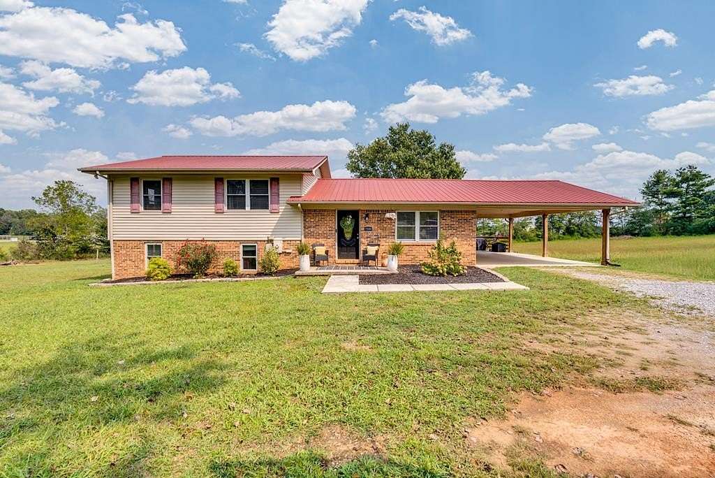 2.6 Acres of Residential Land with Home for Sale in Baxter, Tennessee