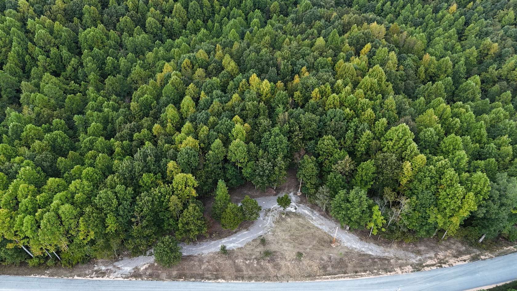 9 Acres of Residential Land for Sale in Linden, Tennessee