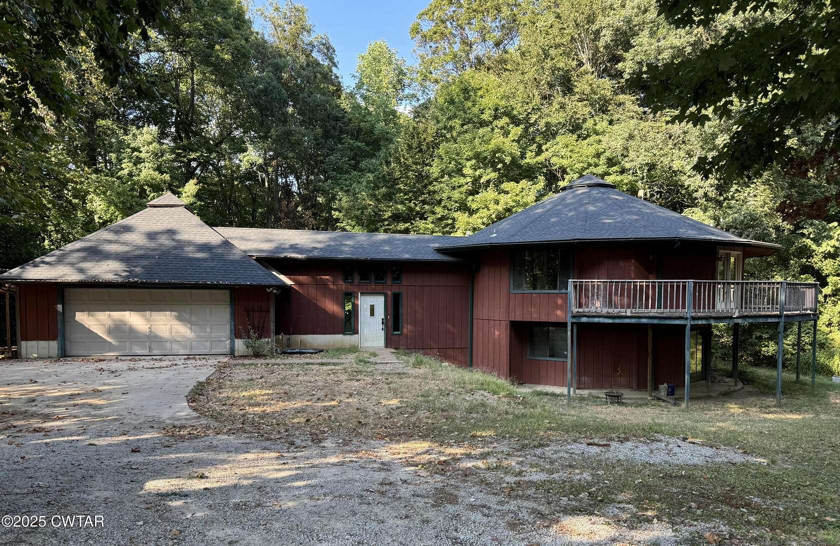 1.5 Acres of Residential Land with Home for Sale in Dyersburg, Tennessee