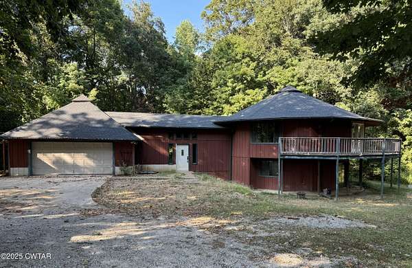 1.5 Acres of Residential Land with Home for Sale in Dyersburg, Tennessee