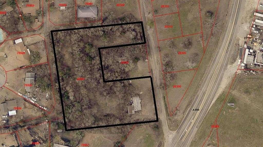 2.5 Acres of Land for Sale in Commerce, Texas