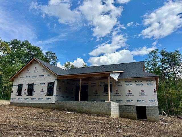 4 Acres of Residential Land with Home for Sale in Monterey, Tennessee