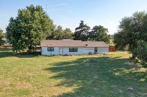5 Acres of Residential Land with Home for Sale in Cheyenne, Oklahoma