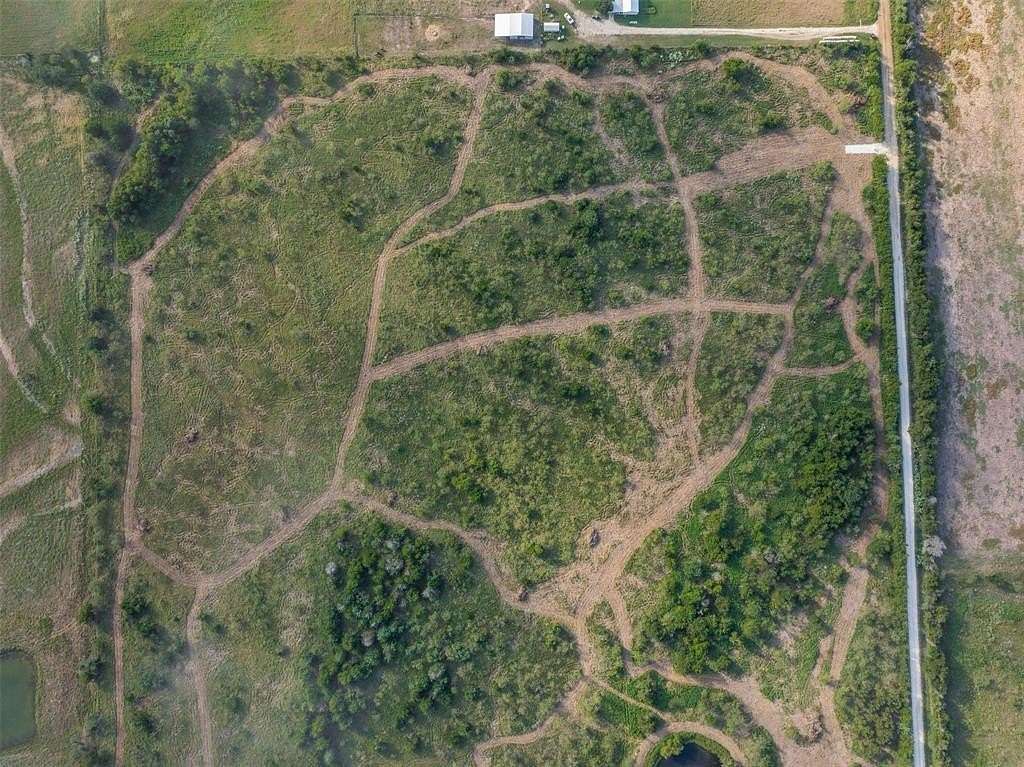 10 Acres of Land for Sale in Groesbeck, Texas