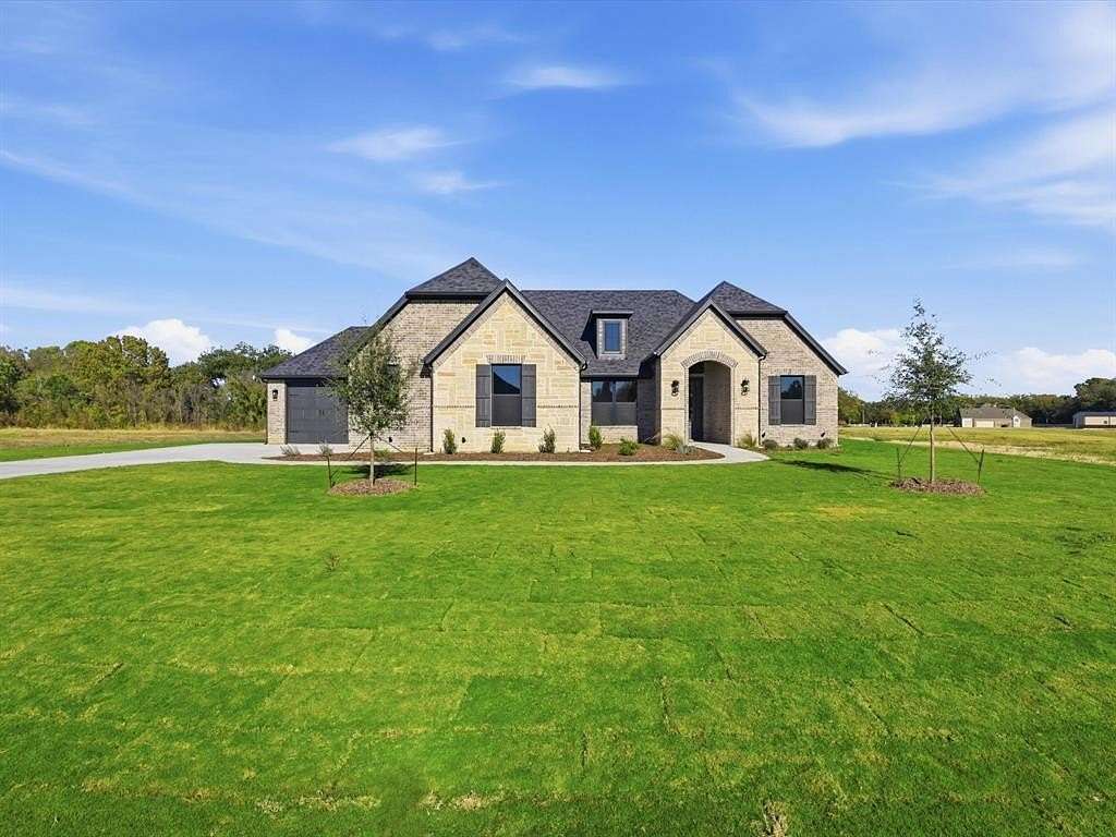 1.54 Acres of Residential Land with Home for Sale in Weatherford, Texas