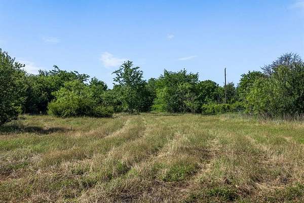 10 Acres of Residential Land for Sale in Groesbeck, Texas