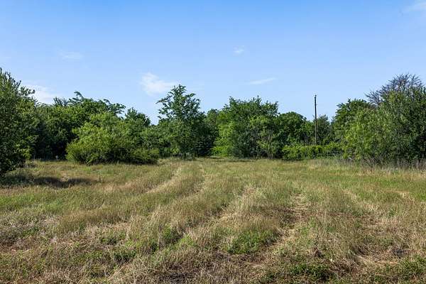 10 Acres of Residential Land for Sale in Groesbeck, Texas