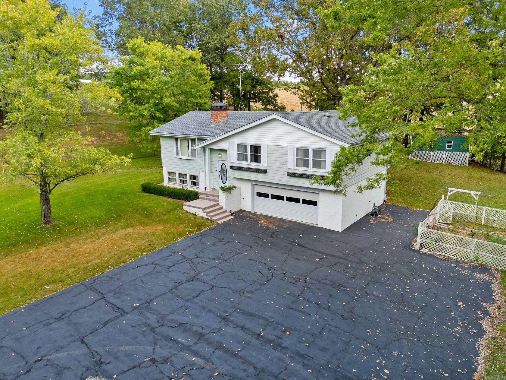 9.44 Acres of Residential Land with Home for Sale in Mountain Home, Arkansas