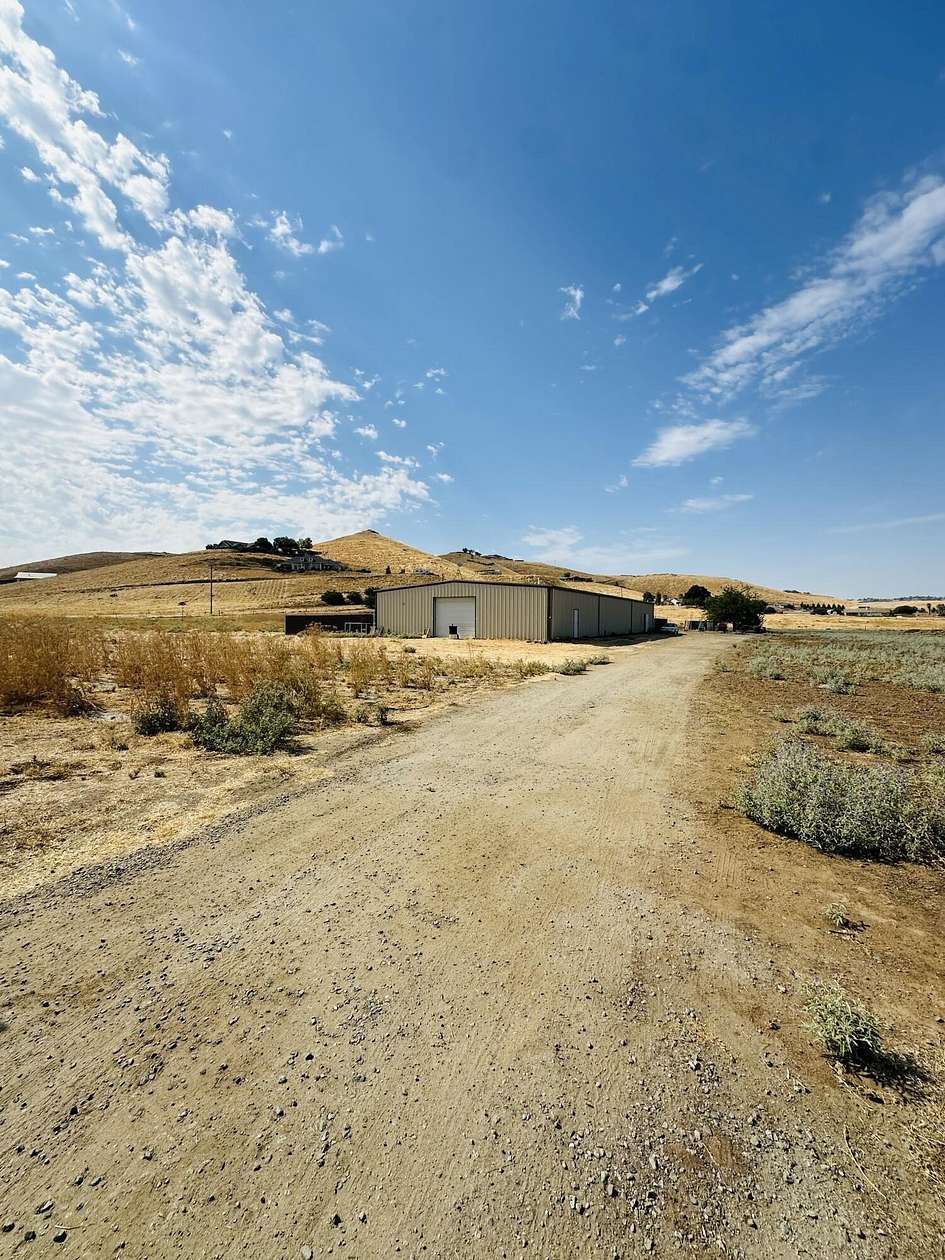 5 Acres of Residential Land for Sale in Exeter, California