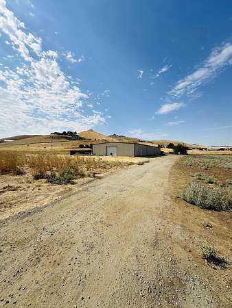 5 Acres of Residential Land for Sale in Exeter, California