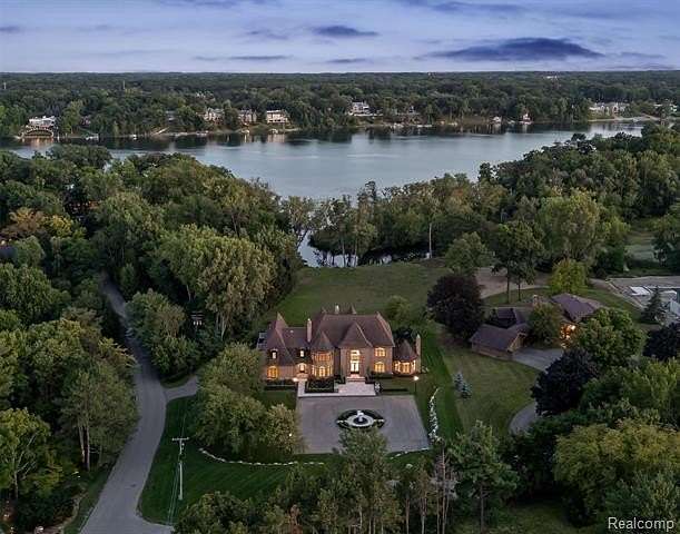 2.22 Acres of Residential Land with Home for Sale in Orchard Lake, Michigan