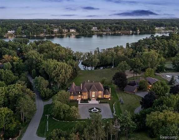 2.22 Acres of Residential Land with Home for Sale in Orchard Lake, Michigan