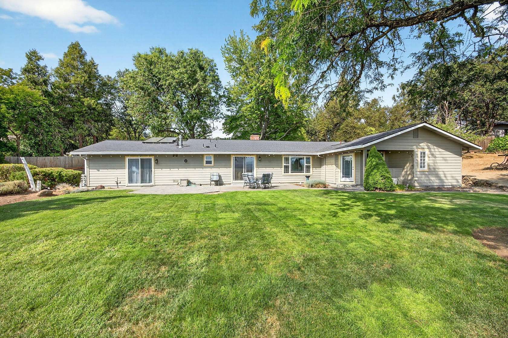 2.12 Acres of Land with Home for Sale in Eagle Point, Oregon