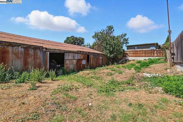 0.12 Acres of Land for Sale in Oakland, California