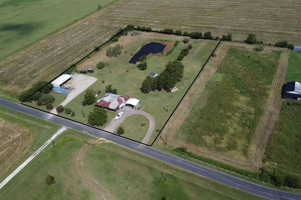 4 Acres of Land with Home for Sale in Whitesboro, Texas