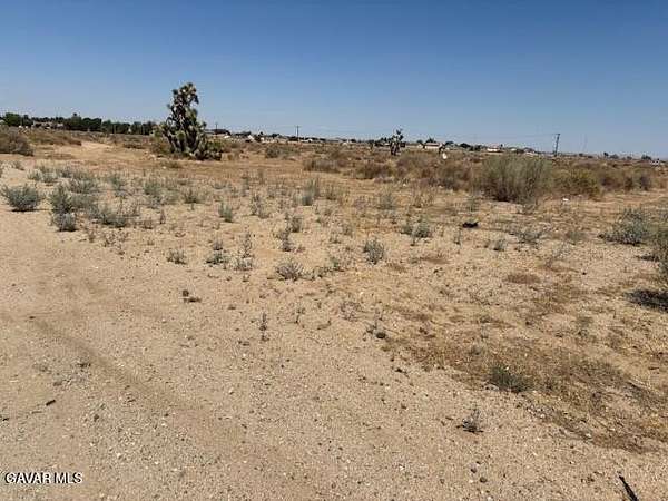 20 Acres of Land for Sale in Llano, California