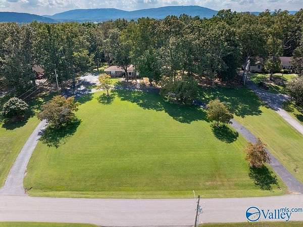 2.58 Acres of Residential Land with Home for Sale in New Hope, Alabama