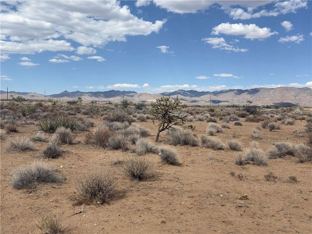 4.76 Acres of Residential Land for Sale in Golden Valley, Arizona
