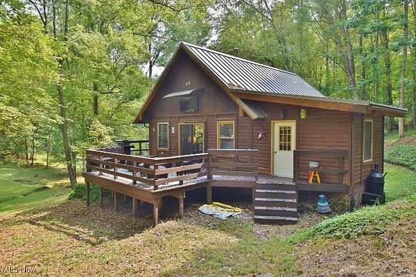 8.56 Acres of Residential Land with Home for Sale in Dellroy, Ohio