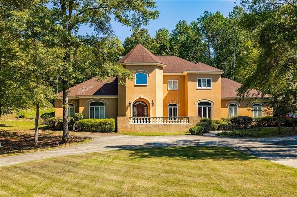 4 Acres of Residential Land with Home for Sale in Tallassee, Alabama