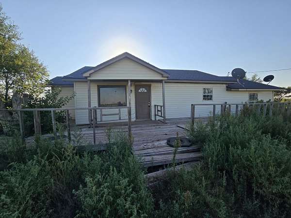 1.5 Acres of Residential Land with Home for Sale in Plainview, Texas