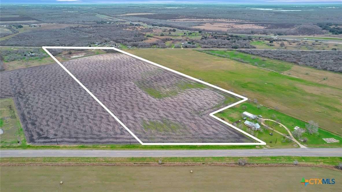 32.9 Acres of Commercial Land for Sale in Victoria, Texas