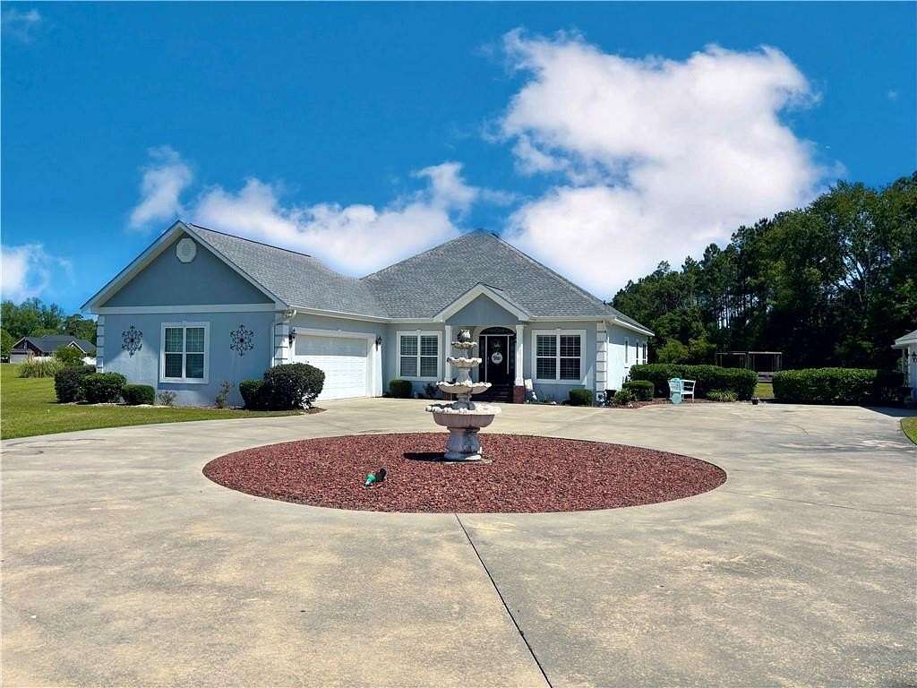 1.62 Acres of Residential Land with Home for Sale in Blackshear, Georgia