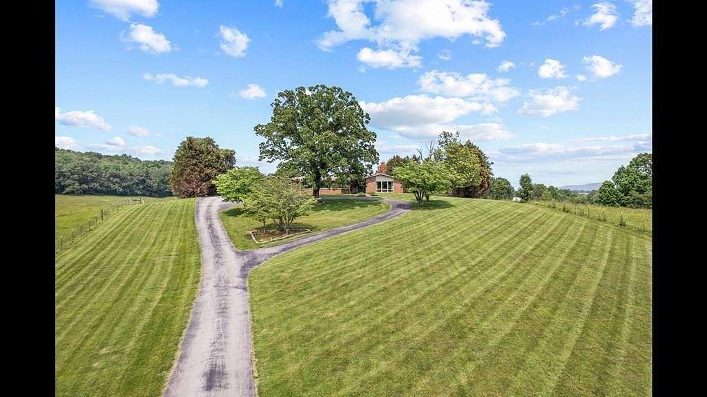 5.9 Acres of Residential Land with Home for Sale in Sparta, Tennessee