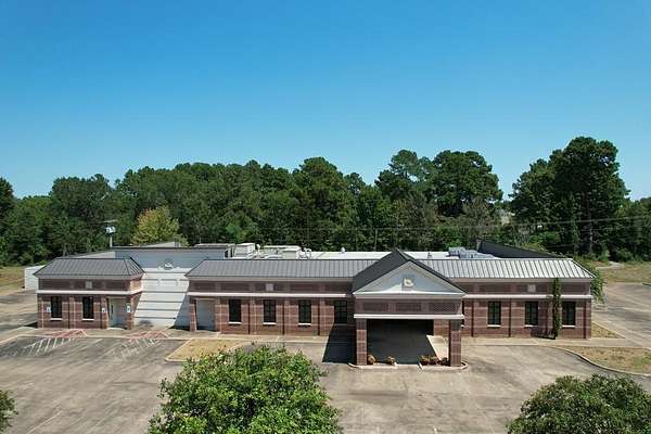 1.59 Acres of Improved Commercial Land for Sale in Crockett, Texas