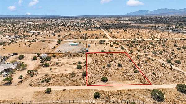 0.94 Acres of Residential Land for Sale in Phelan, California