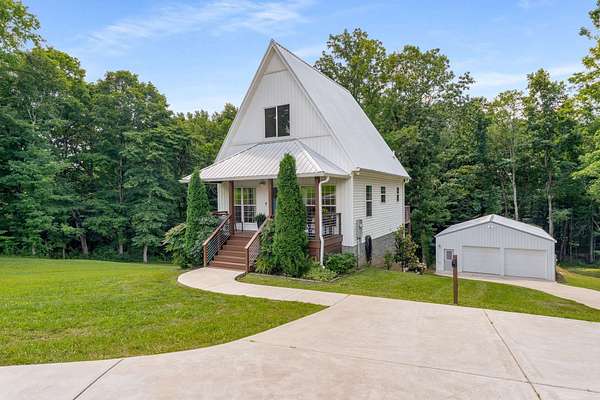 1.76 Acres of Residential Land with Home for Sale in Dickson, Tennessee