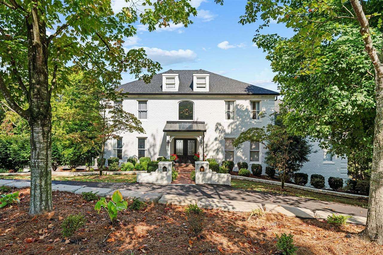 12 Acres of Land with Home for Sale in Bowling Green, Kentucky