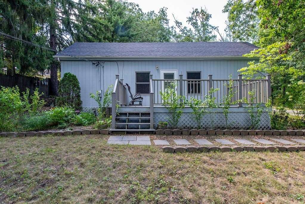 2 Acres of Residential Land with Home for Sale in Winthrop Harbor, Illinois