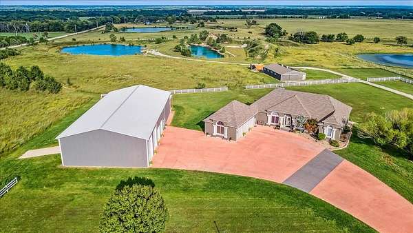 19 Acres of Land with Home for Sale in Augusta, Kansas