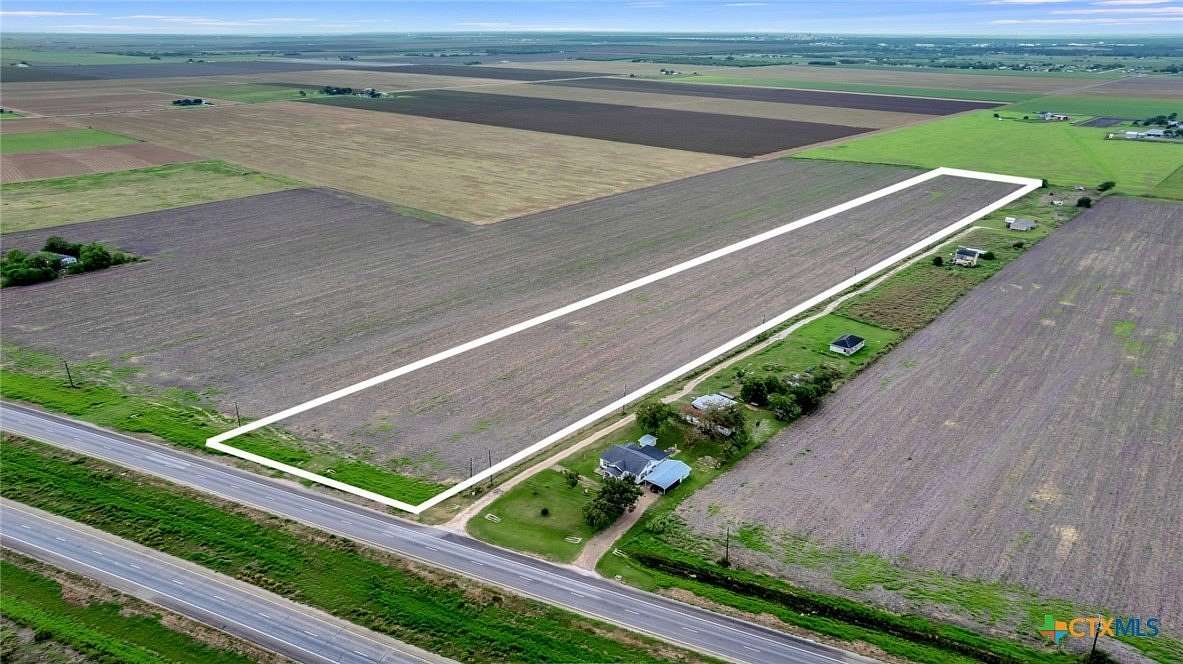 13.4 Acres of Agricultural Land for Sale in Victoria, Texas