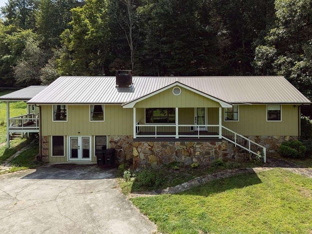 2.5 Acres of Residential Land with Home for Sale in Mineral Bluff, Georgia