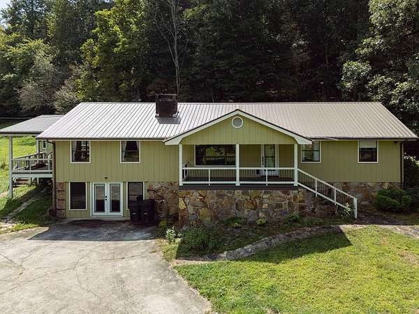 2.5 Acres of Residential Land with Home for Sale in Mineral Bluff, Georgia