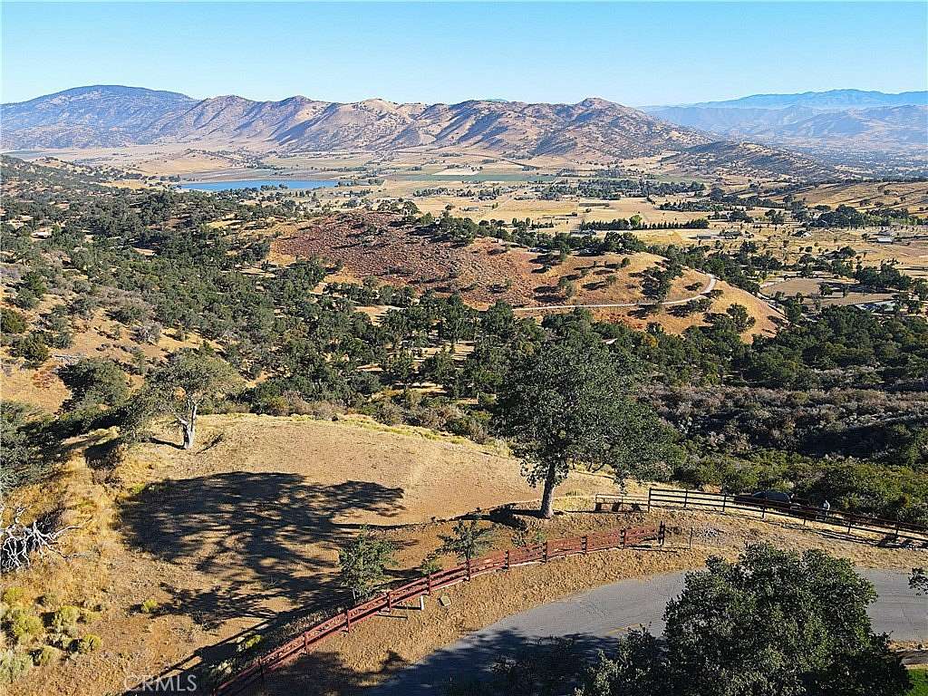 1 Acre of Residential Land for Sale in Tehachapi, California