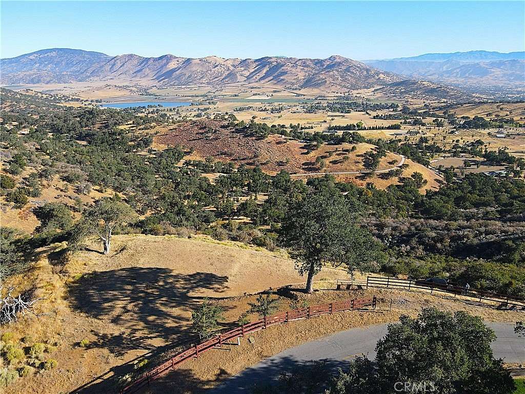 1 Acre of Residential Land for Sale in Tehachapi, California