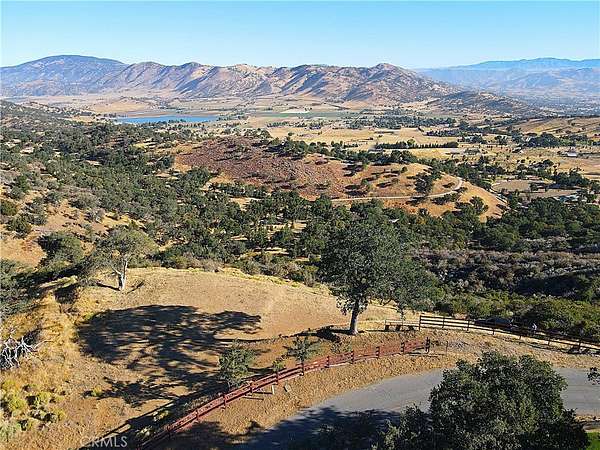 1 Acre of Residential Land for Sale in Tehachapi, California
