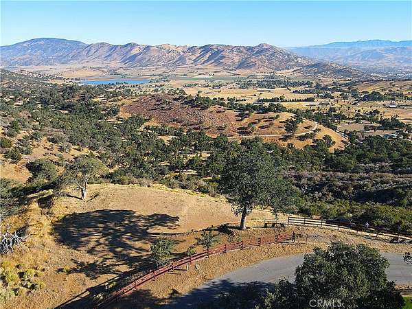 1 Acre of Land for Sale in Tehachapi, California