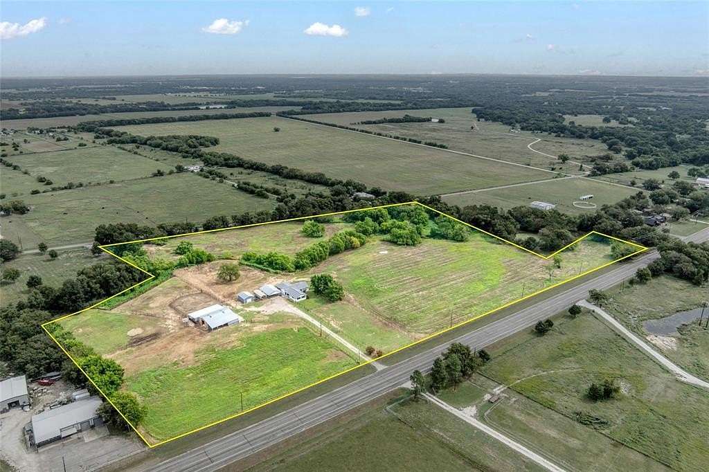 17 Acres of Land with Home for Sale in Whitesboro, Texas