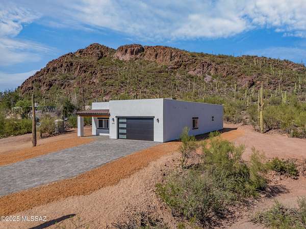 5 Acres of Residential Land with Home for Sale in Tucson, Arizona