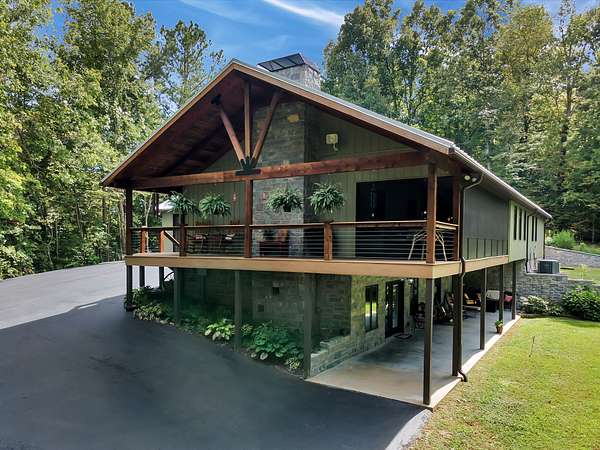 13.6 Acres of Land with Home for Sale in Centerville, Tennessee