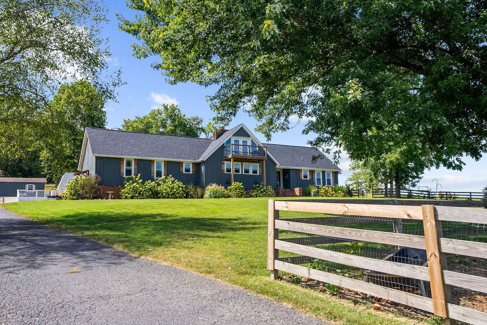 3 Acres of Residential Land with Home for Sale in Hendersonville, Tennessee