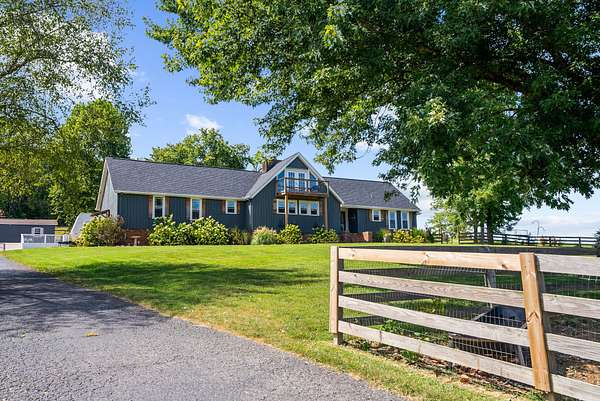 3 Acres of Residential Land with Home for Sale in Hendersonville, Tennessee